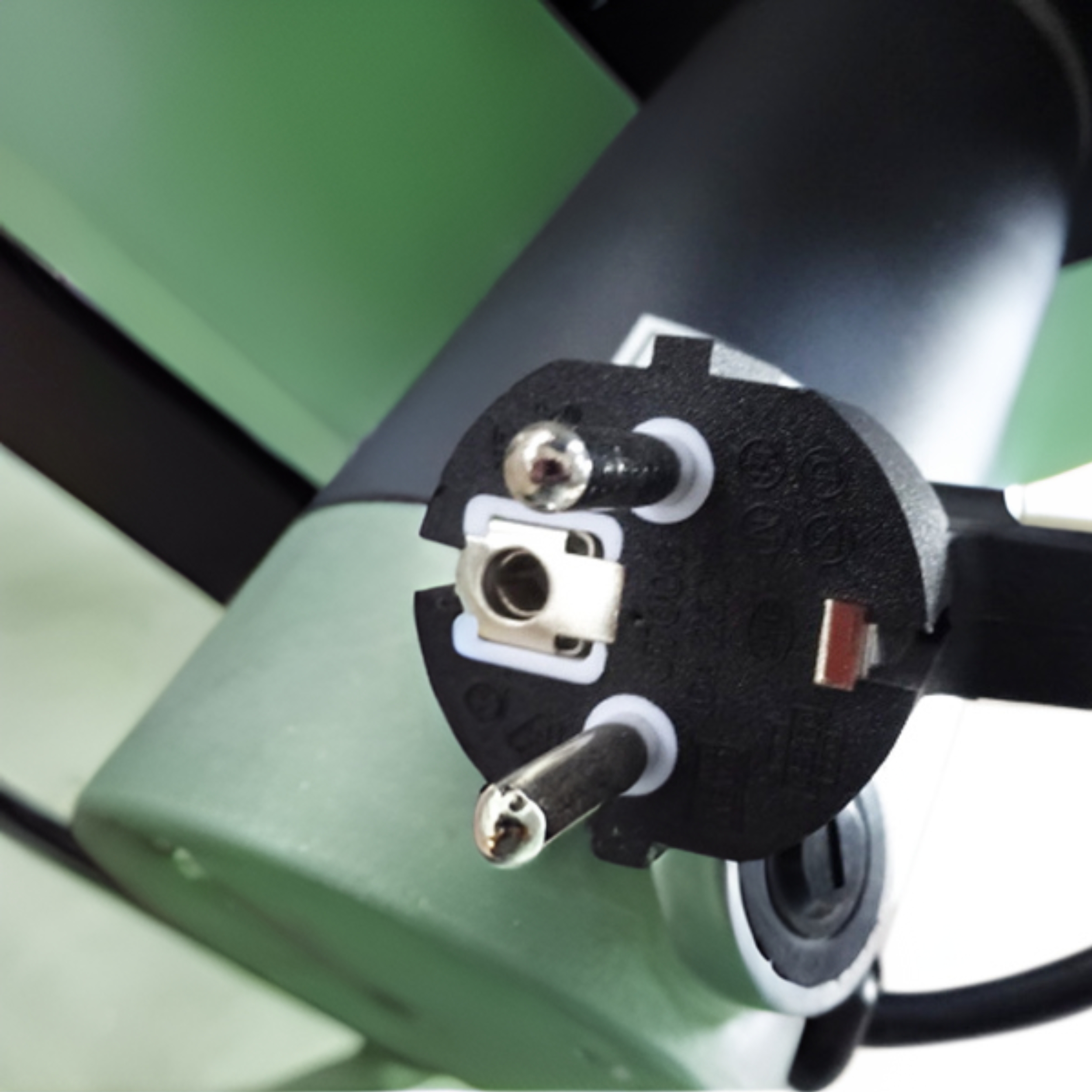 Стрічкова деревообробна пила HB250T (750 Вт 220В)