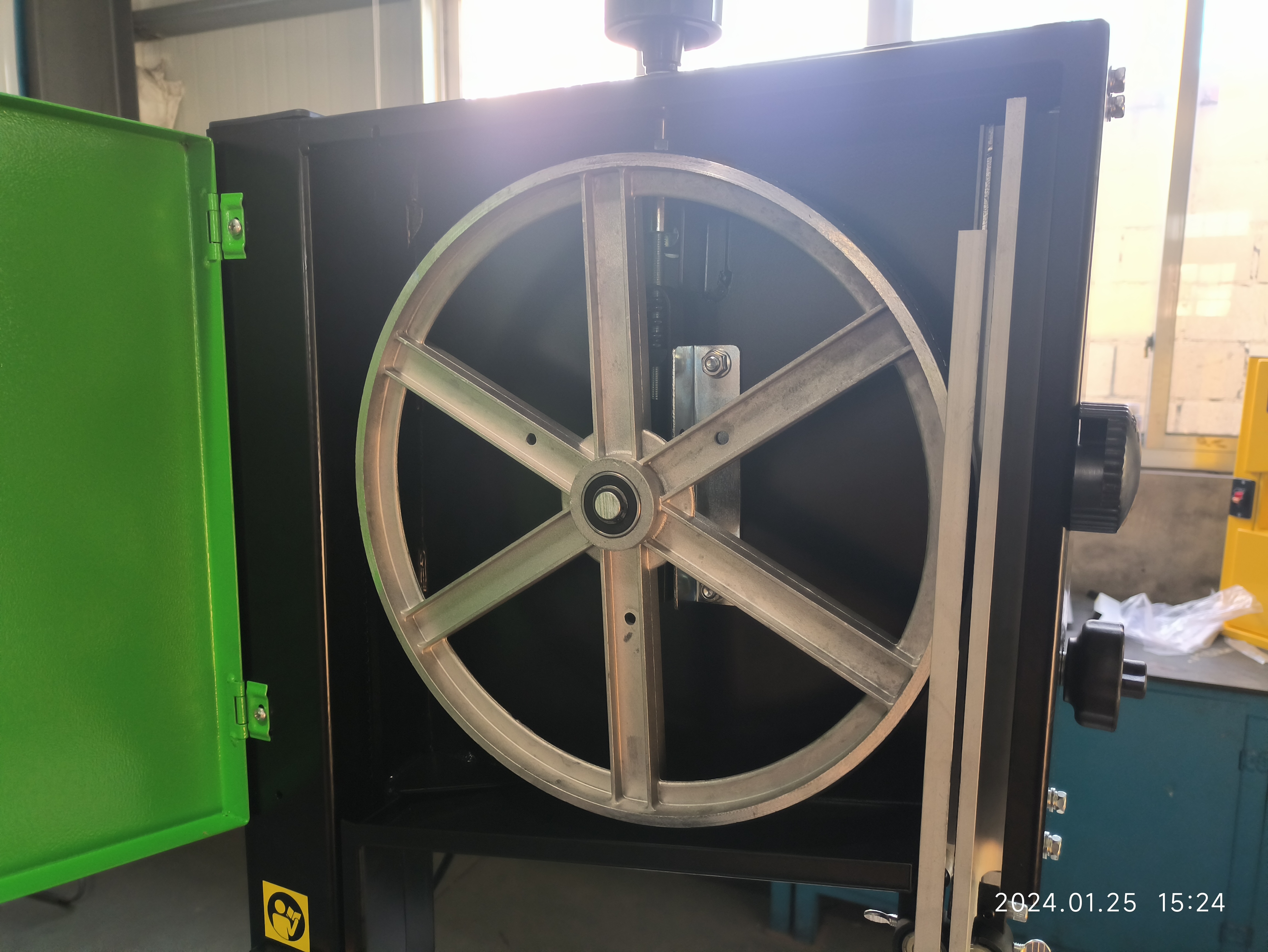 Ленточная деревообрабатывающая пила HBS350 (1100 Вт 220В)